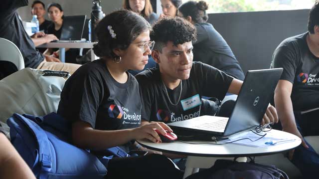 Conectando Vidas con el Futuro